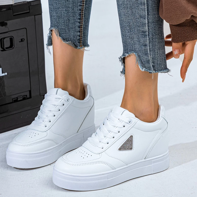 Дамски маратонки на платформа D2332-2 White