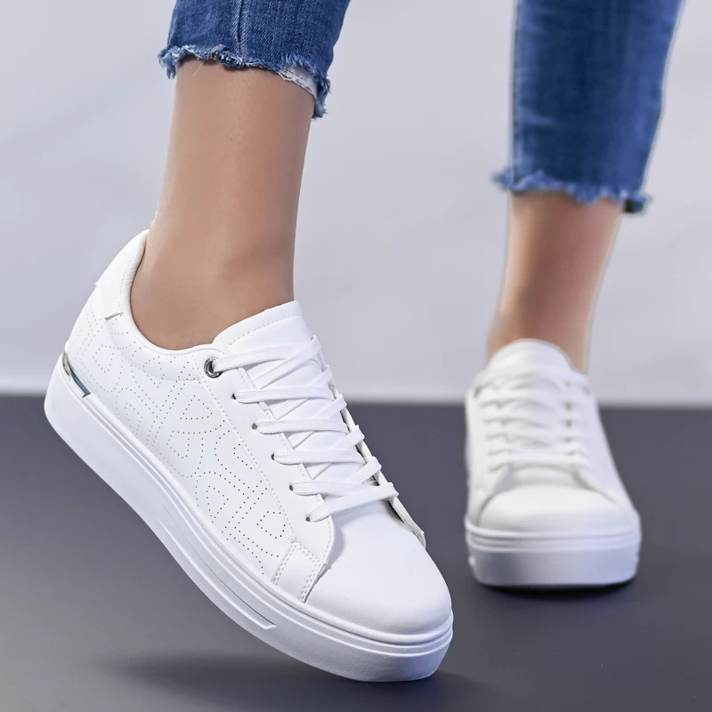 Сникърси W164205 White